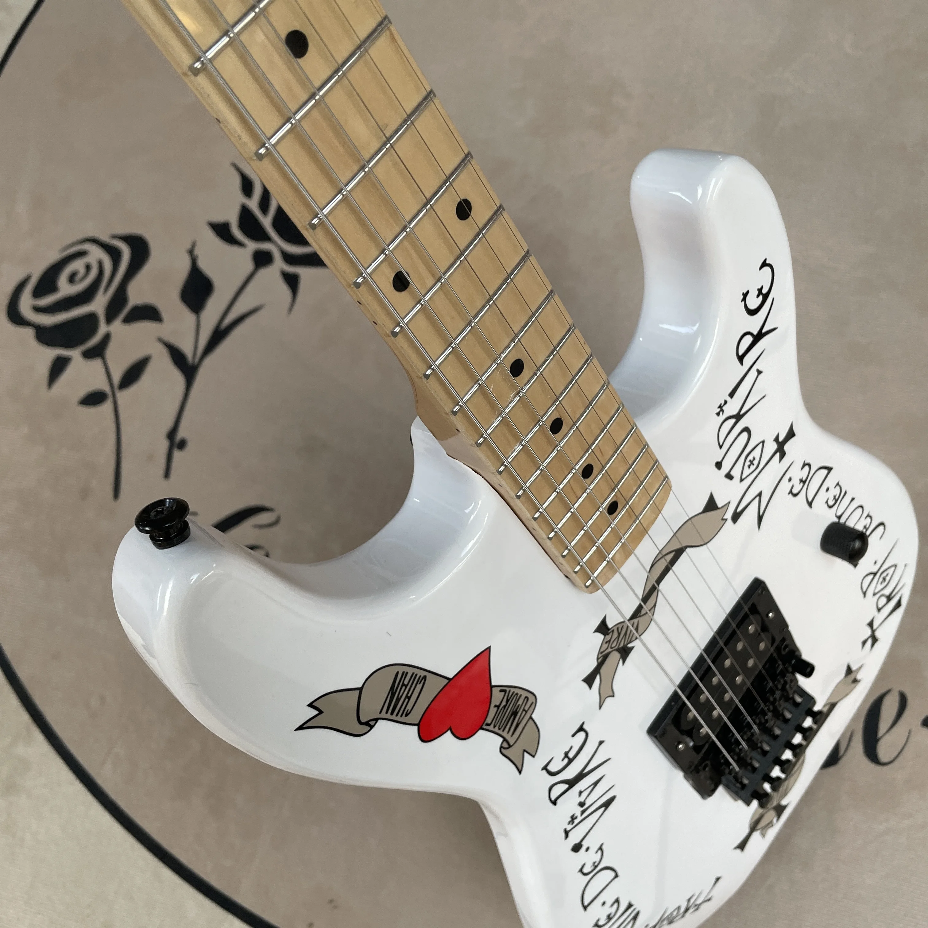 6 Strings White Floyd Electric Guitar with Maple Fretboard,22 Frets guitars balck hardware guitarra view 4