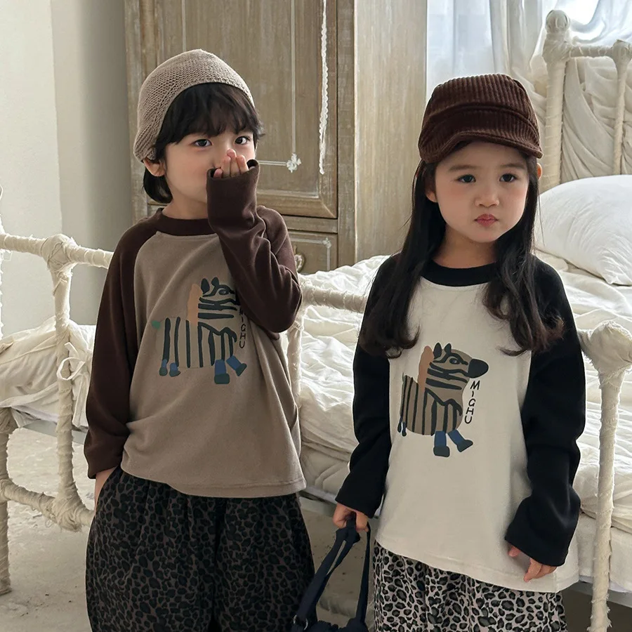 2025 الأطفال الخريف والشتاء جديد طويل الأكمام تي شيرت الفتيان والفتيات الكرتون الكتف كم قاع قميص