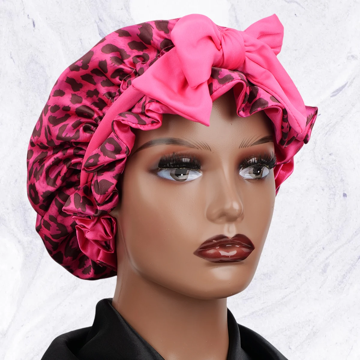 

Женская атласная шапочка для сна с леопардовым принтом розово-красного цвета, регулируемая резинка, мягкая гладкая для сна и повседневного использования