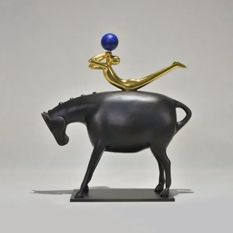 Modern abstract art sculptures of humans, horses, animals, decorations, hotel accessories, villa entrance decorations