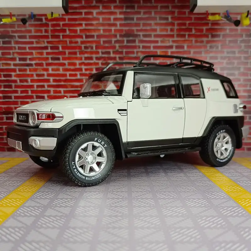 1:24 Toyota FJ modelo de coche de aleación, puertas y capó de motor, el maletero se puede abrir tiene funciones de sonido y iluminación, detalles ricos