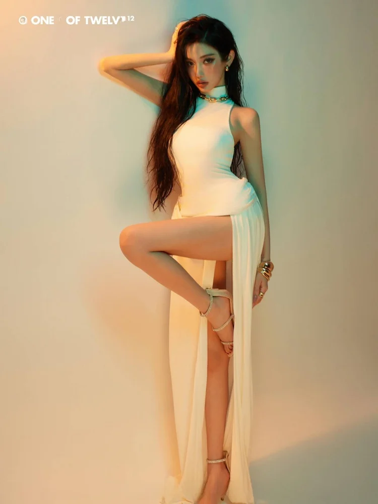 

Minimalist Style Fashion Photography Studio Sexy Girl Empress Atmosphere Portrait Art Photo Clothing Ladies Simple Elegant