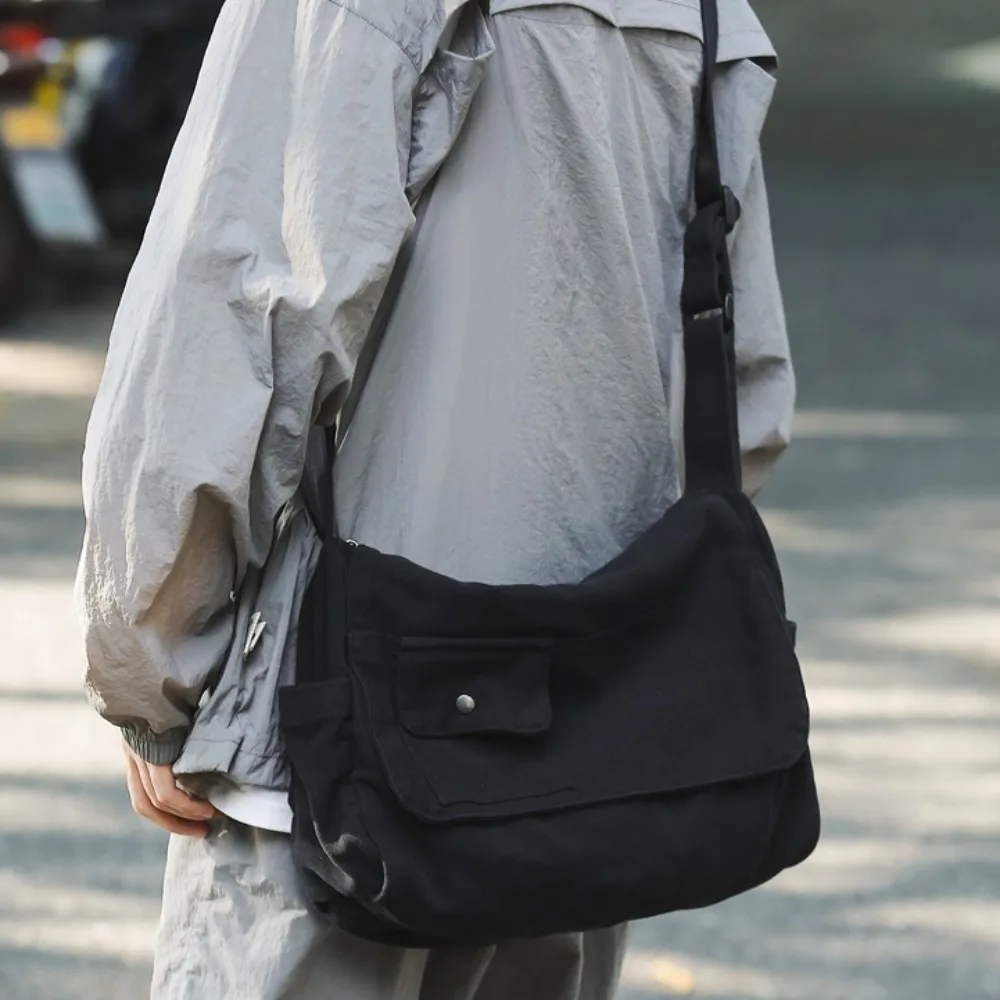

Versatile Casual Canvas Messenger Bag for Men And Women with Large Capacity Adjustable Strap Shoulder Book Bag for Stu