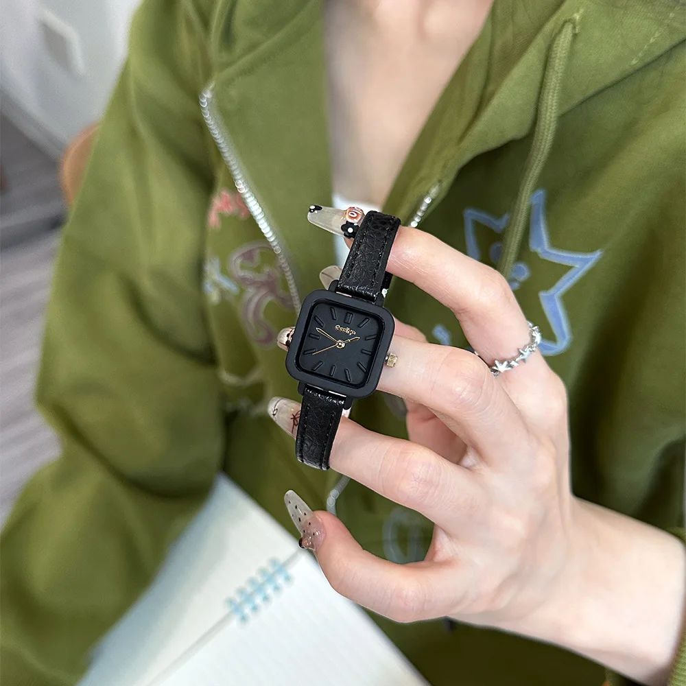 

Temperament small square watch light luxury high-end leather strap quartz watch fashion gift for women high-quality luxury watch