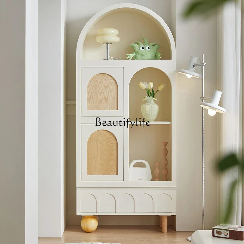 

American solid wood bookcase floor-to-ceiling bookshelf wine cabinet decorated against the wall