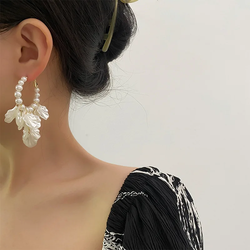 Lifefontier White Tassel Shell Petal Flower Pearl Beaded Hoop Earrings For Women Elegant Wedding Floral Big Earring Jewelry 2023