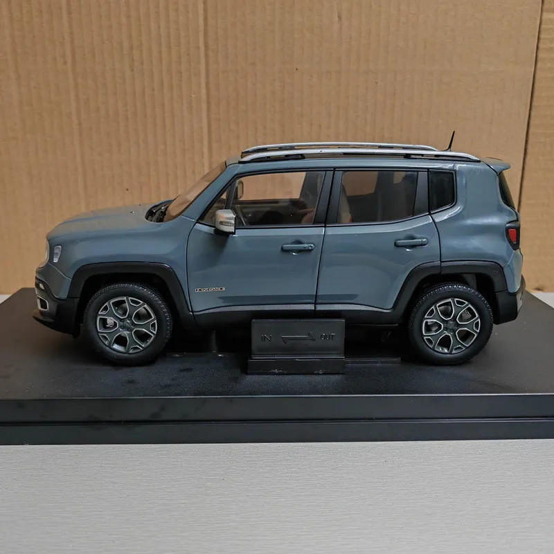 1:18 Renegade SUV Alta Simulação Carro Diecast Modelo de Liga de Metal Carro infantil brinquedos coleção presentes