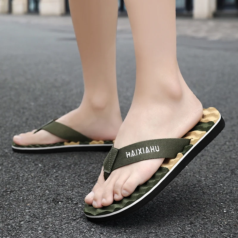 Męskie klapki na lato 2025 z masażem, nadrukiem, antypoślizgowe sandały plażowe, miękkie i wygodne męskie kapcie, codzienne japonki.