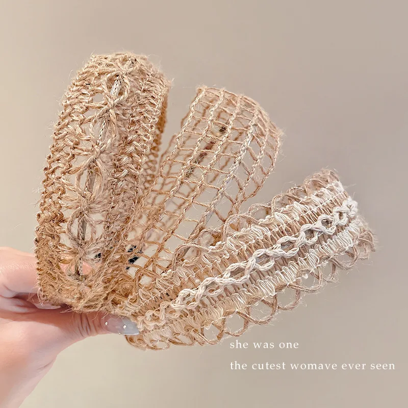 

Bohemian Style Linen Weave Headband – Wide Band with Hollow Pattern, Natural & Elegant for Travel & Daily Wear