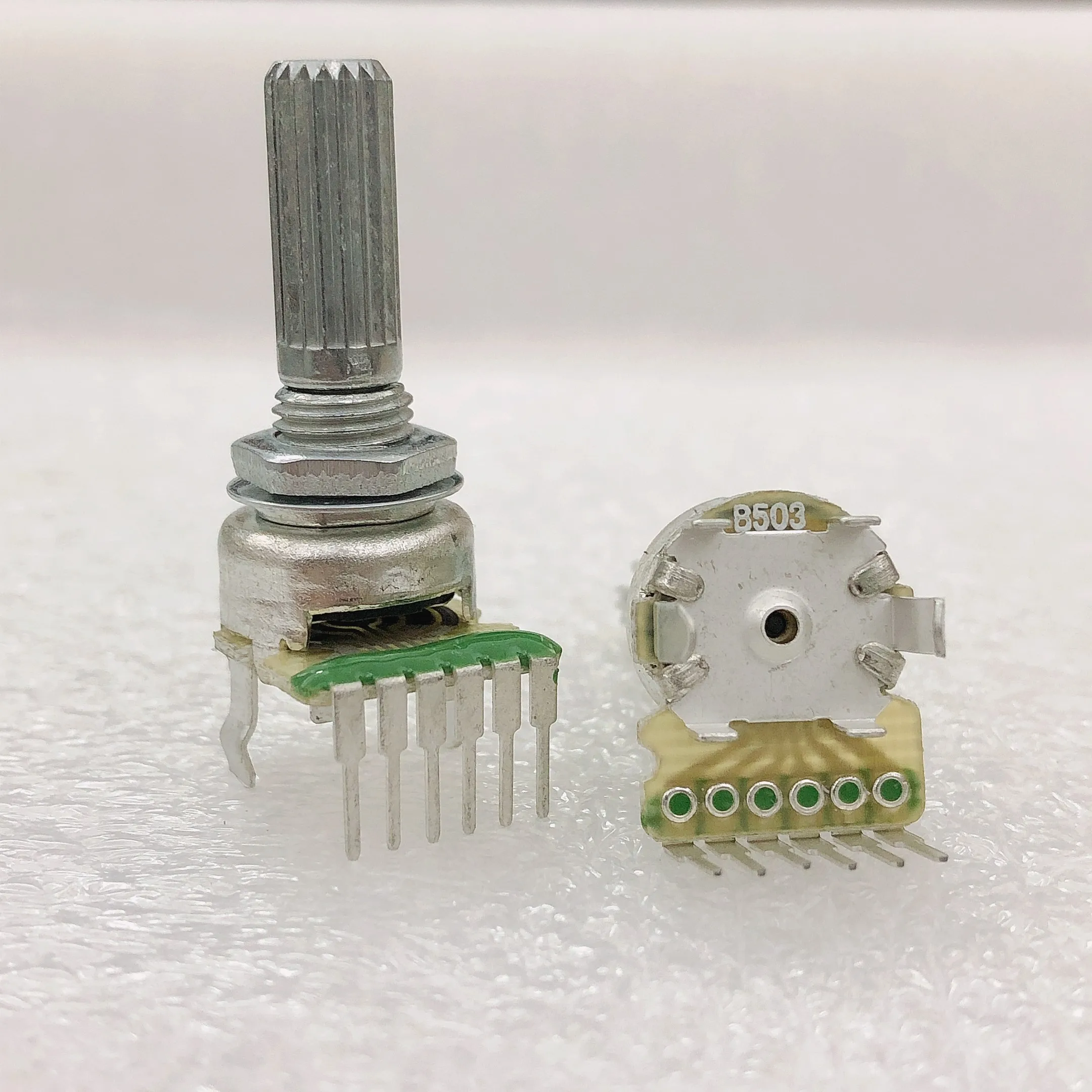 

10pcs/LOT FC330 Amplifiers Computer FC360 Audio Volume Control Potentiometer Single Row DIP6 B50K Rachis 20mm