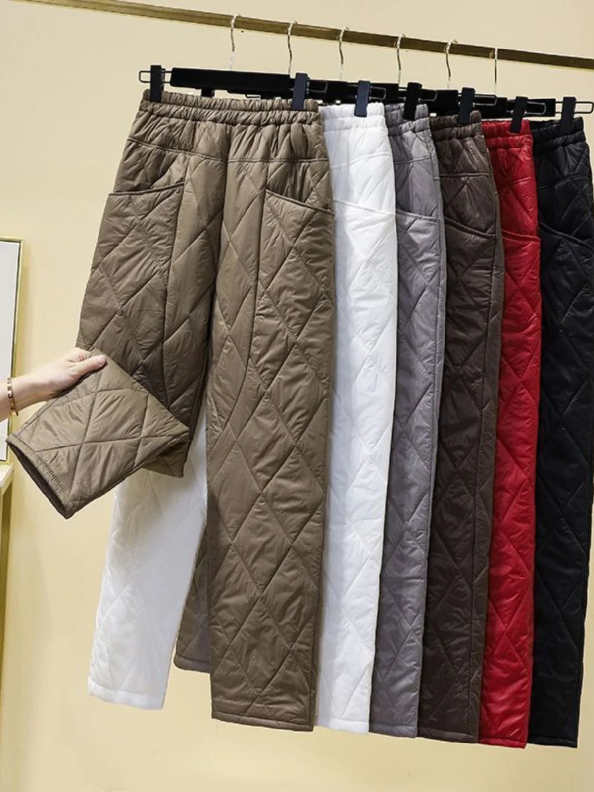 

Легкие пуховые хлопковые брюки для женщин, повседневные свободные зимние брюки-харланы с высокой талией, длинные брюки для работы, из полиэстера...