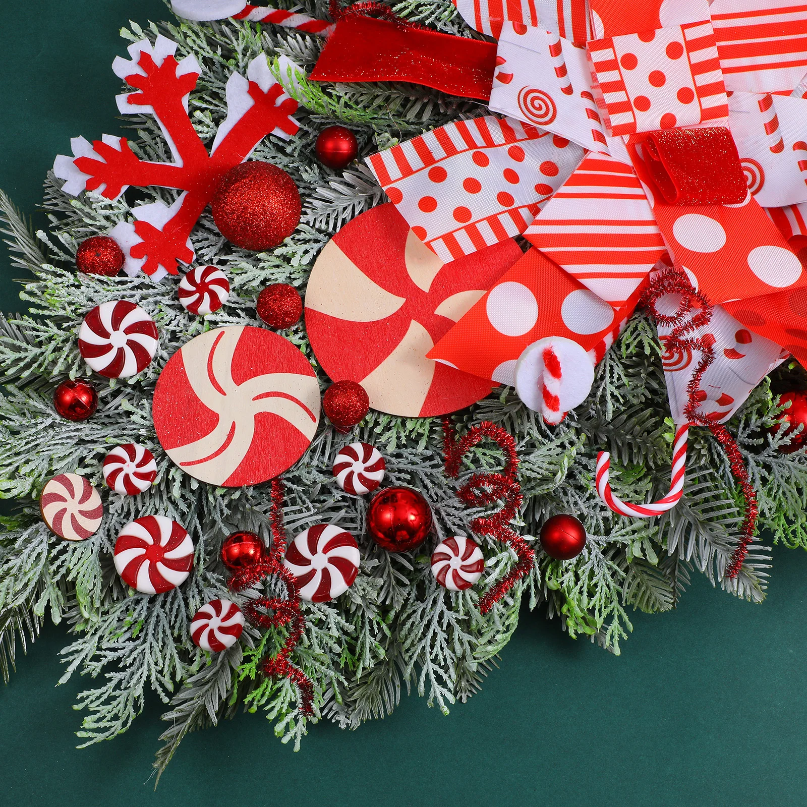 

Christmas Decoration Christmas Pendant Unique Wreath Design Leaves Festive Atmosphere Fading