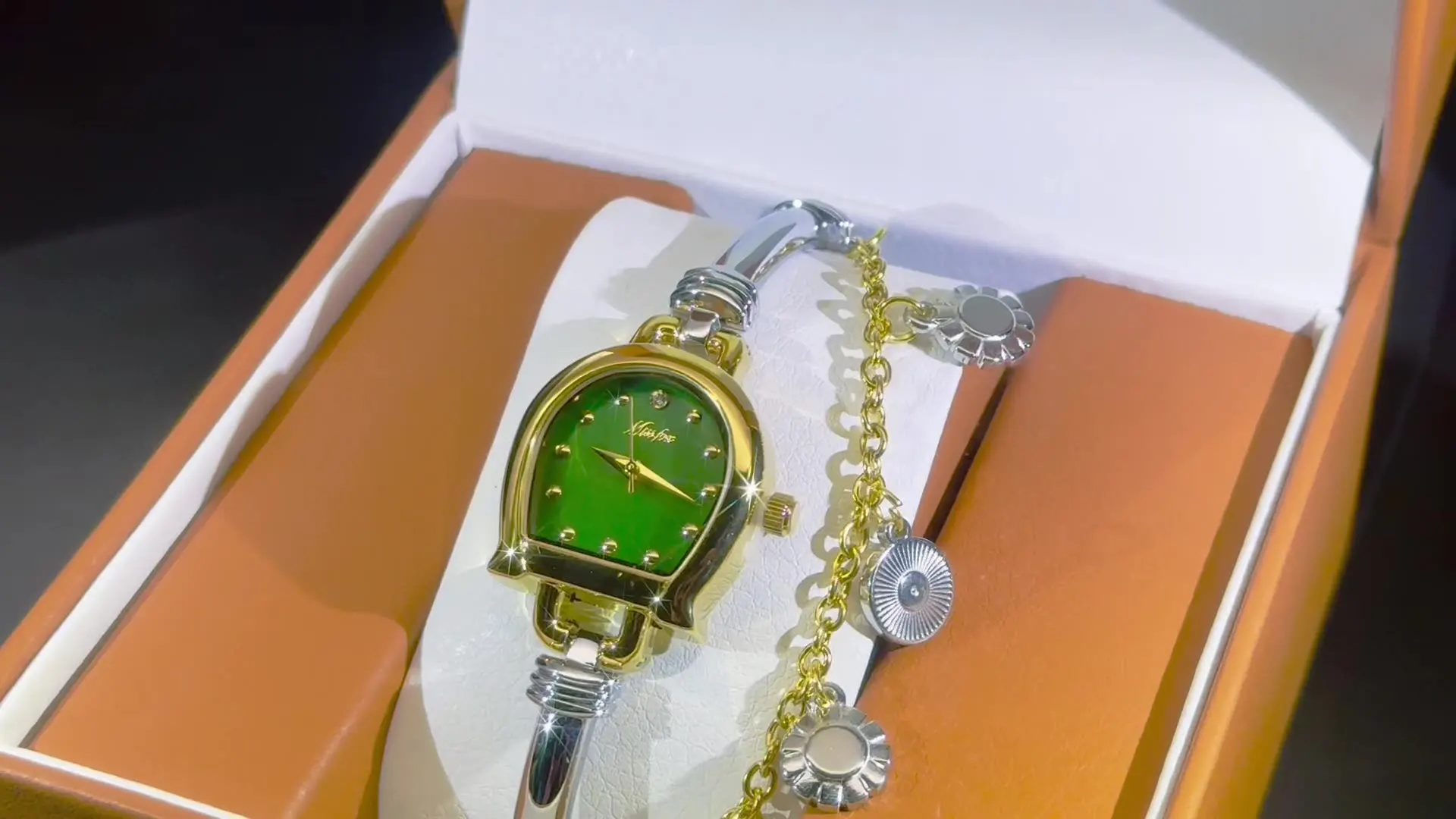 Новые женские часы, нишевые, высококачественные, U-образные, в форме подковы, простой темпераментный браслет, женские модные кварцевые наручные часы, подарок