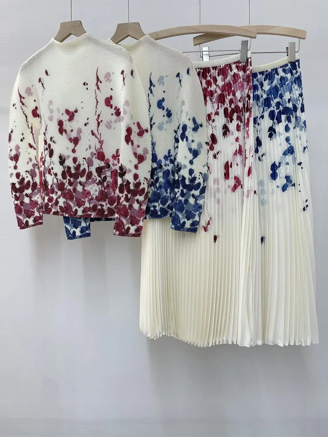 

Fashionable Print Series Casual Long Sleeve T-Shirt High Waist Pleated Skirt Set Women's Autumn Wear Brand Unbranded