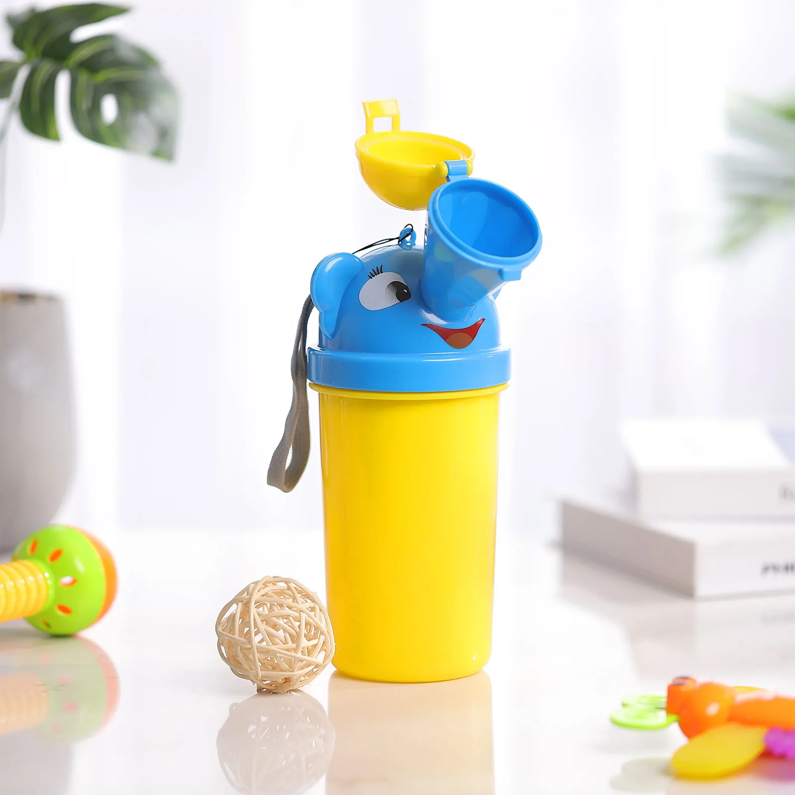 

Portable Urinal Bottle for Boys Baby Potty Toddler Toilet Easy to No Leakage Travel Road Trip