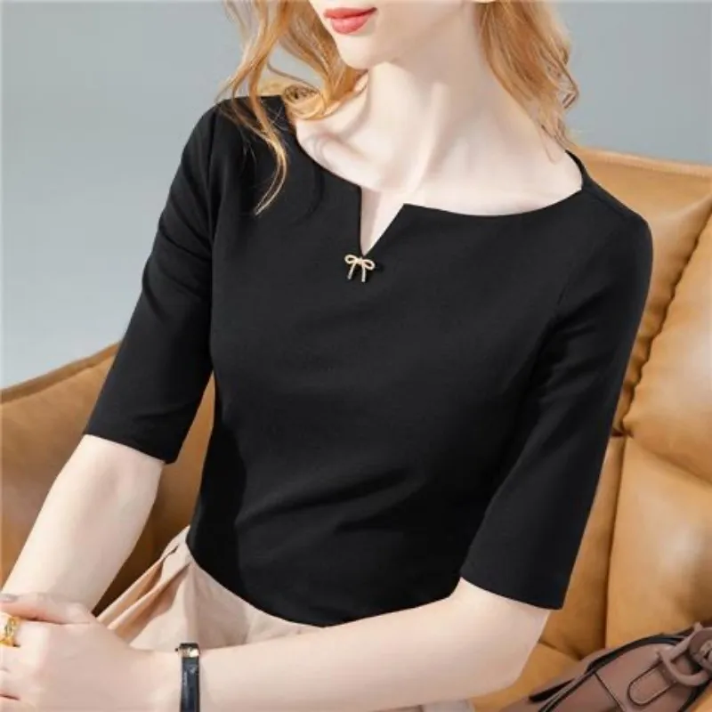 Women Shirts Tops Lady Casual V-Neck Short Sleeve brooch decor Slim Red color Blouse Tops QT050