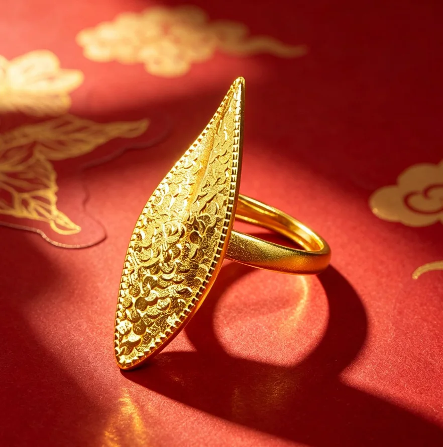 Fit for daily casual matching scenarios, this ladies' auspicious cloud open ring adopts pure 24K Gold AU999 as raw material