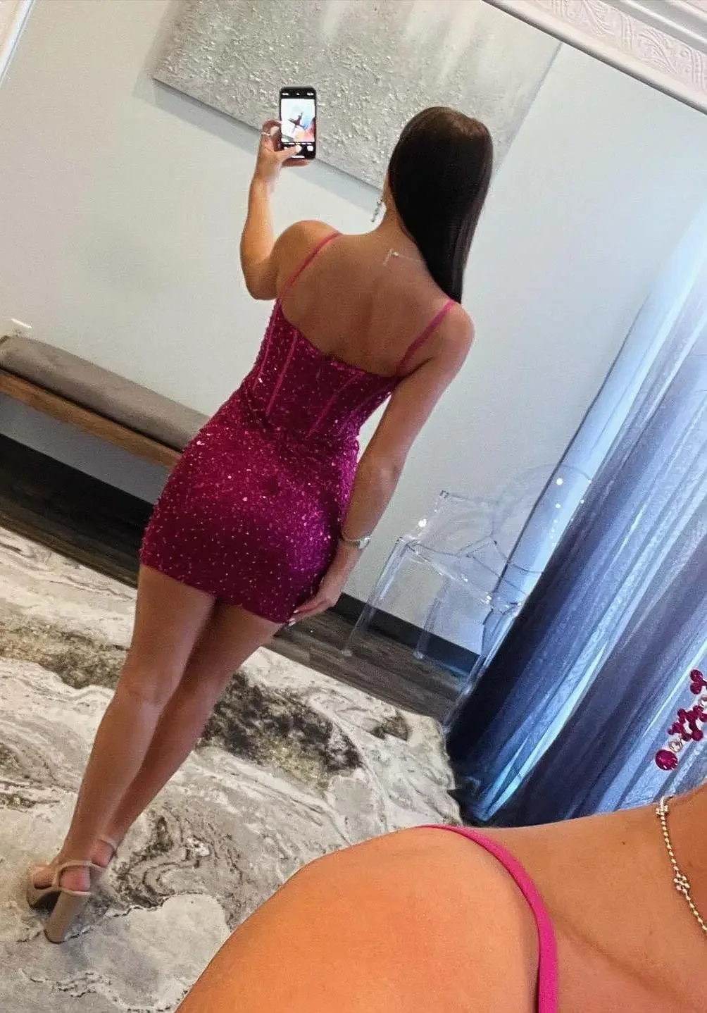 Maßgeschneiderte Heimkehrkleider für Teenager, glitzernde Pailletten, herzförmige Perlen, kurze, enge Partykleider, Cocktailkleid, Abschlusskleid