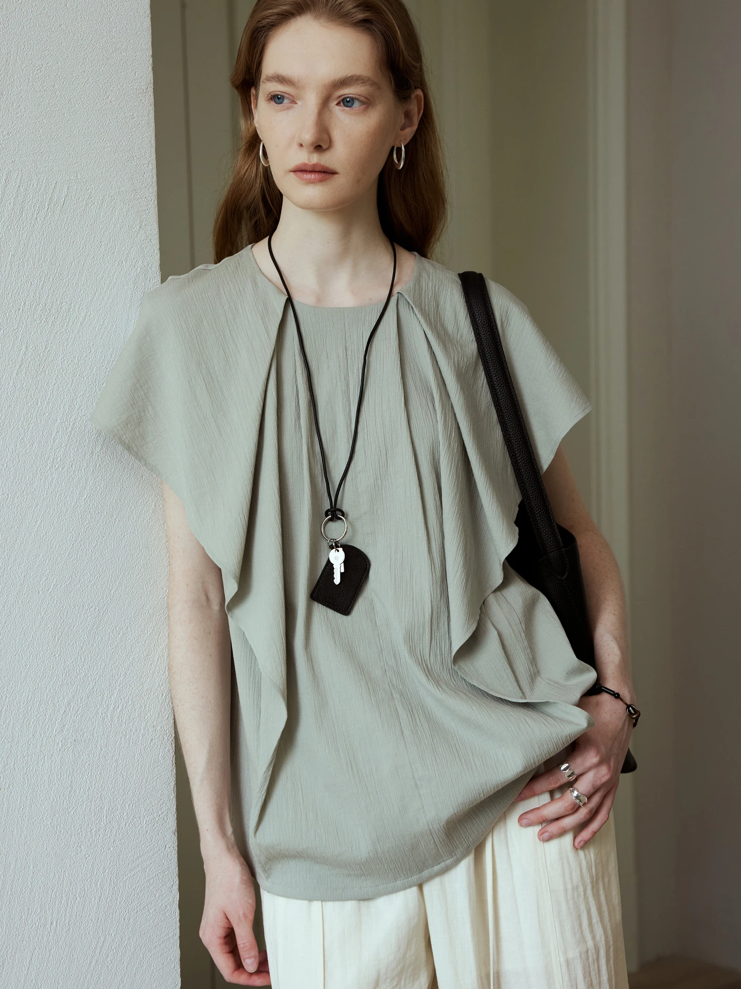 

Женский летний топ свободного кроя из бамбукового волокна и лиоцелла с круглым вырезом и декоративными элементами, с коротким рукавом, в стиле Openroles