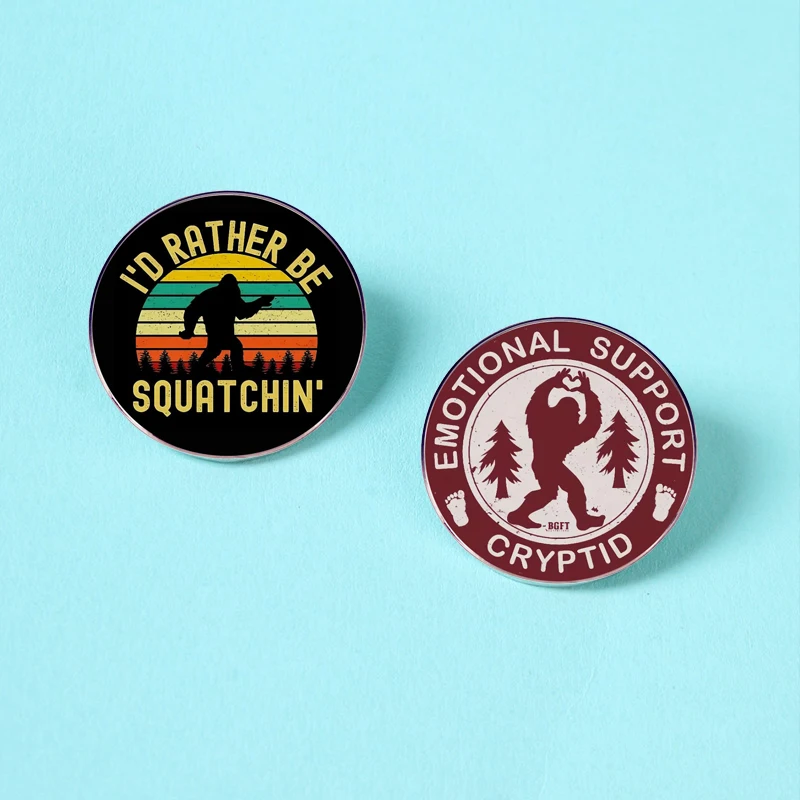 Bigfoot إقتباس بروش الكرتون شارة معدنية الإبداعية الإنجليزية إلكتروني اكسسوارات الملابس بروش الملحقات #1