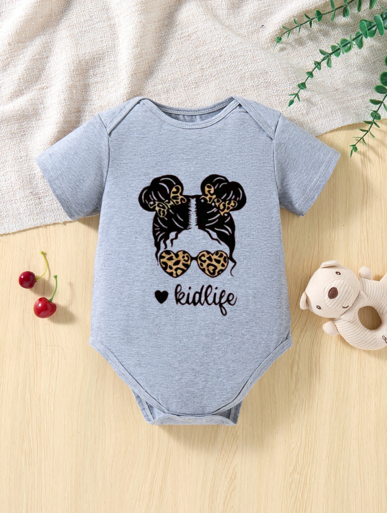 

​ Детский комбинезон с короткими рукавами для девочек, леопардовыми булочками и солнцезащитными очками в форме сердца для мальчиков и девочек в стиле ретро 80-х годов ​