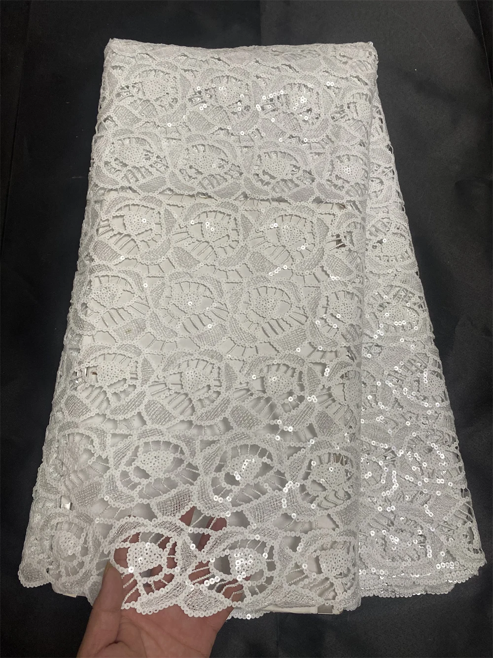 

2024Luxury French Mesh Embroidery Beaded Lace Fabric African Nigerian Sequins Lace Fabric For Wedding Dress Sewing Material