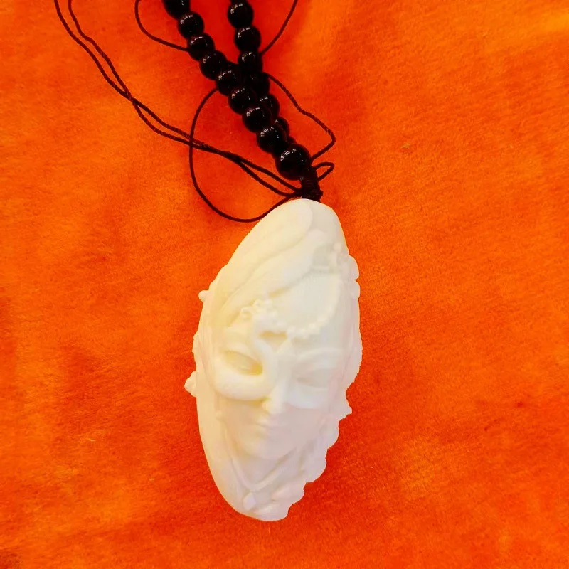 Factory Direct Supply Ivory Nut Fake Face Loulan Beauty Plaything Men's Portable Hand Pieces Classical Beauty Pendant