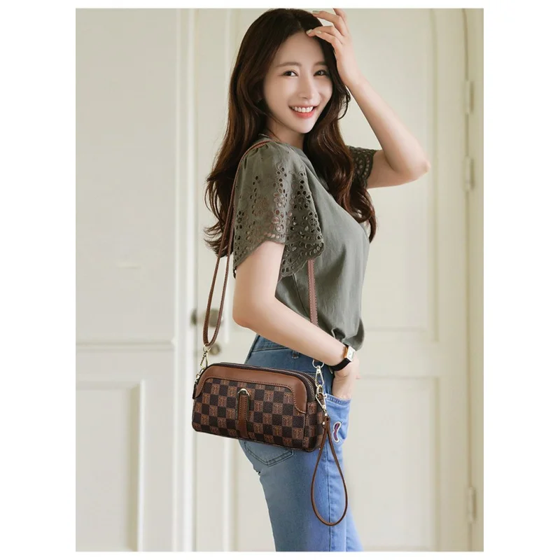 

Ladies Shoulder Bag Made Of Fine Leather Boasting Trendy Spacious Daily Refined Look​