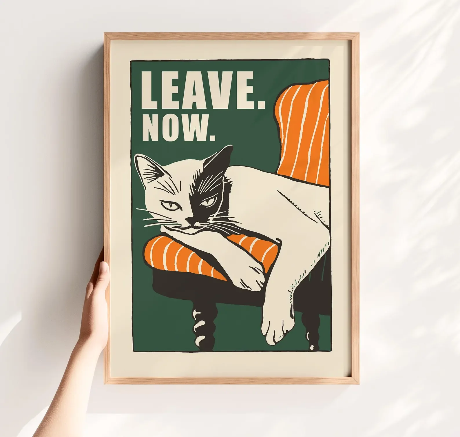 Retro-Poster mit weißer Katze – lustiger sarkastischer Kunst-Wandkunstdruck in verschiedenen Größen