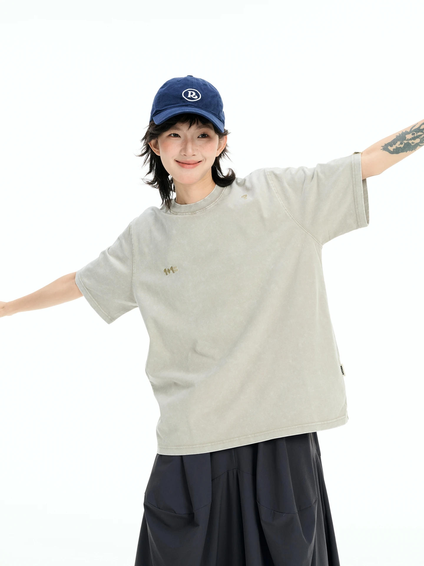 

Pure Cotton round Ne ort Sve T-irt Couples Sle Retro Waed Embroidery Casual Loose Fit Men Women Summer Top