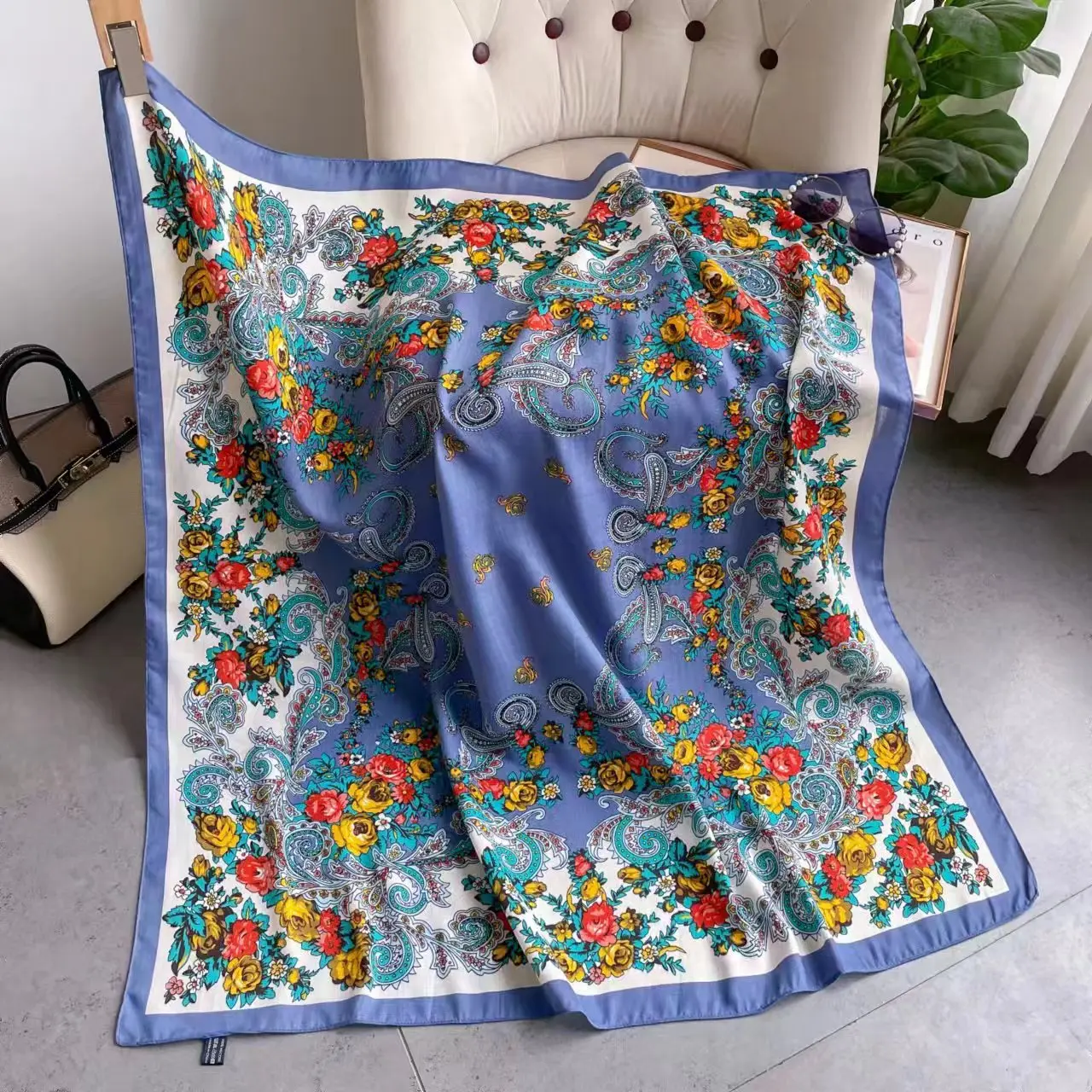 Foulard Bandana Carré de Style Russe pour Femme, Châle Traditionnel de Luxe à Imprimé Floral, 21ème, 110x110cm