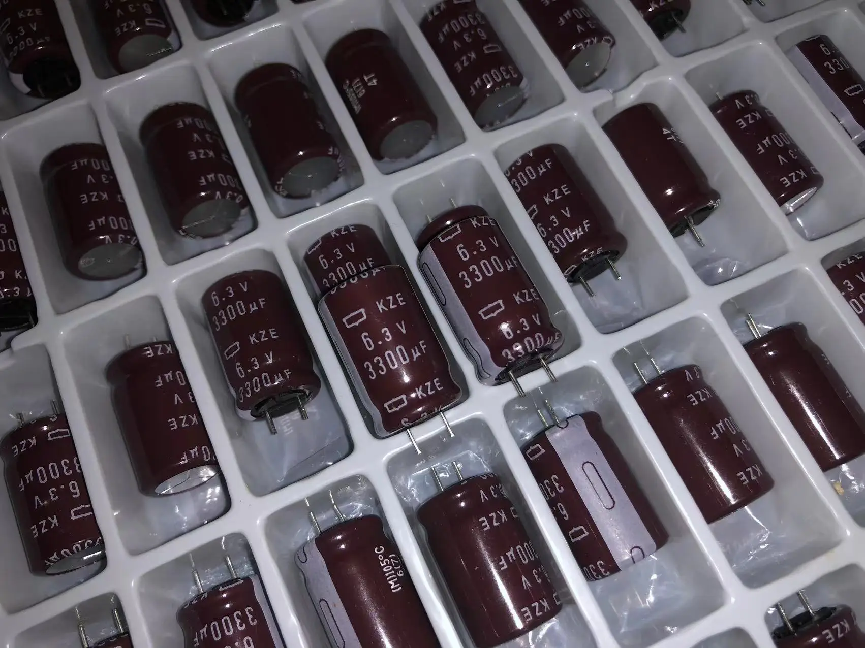 2024 جديد 3300 فائق التوهج 6.3V نيبون NCC KZE سلسلة 12.5x20 مللي متر منخفضة ESR 6.3V3300uF الألومنيوم مُكثَّف كهربائيًا