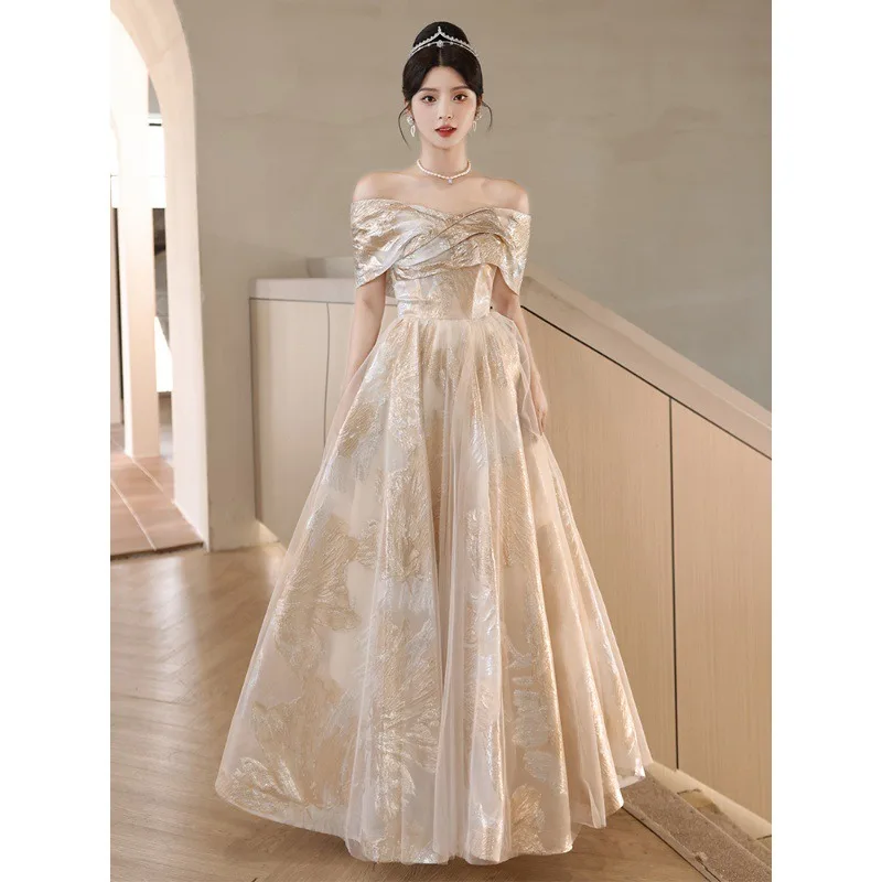 2026 New Women's Spring Festival Golden One Shoulder Evening Dress Fashionable Slimming Annual Meeting Art Exam Host Long Dress