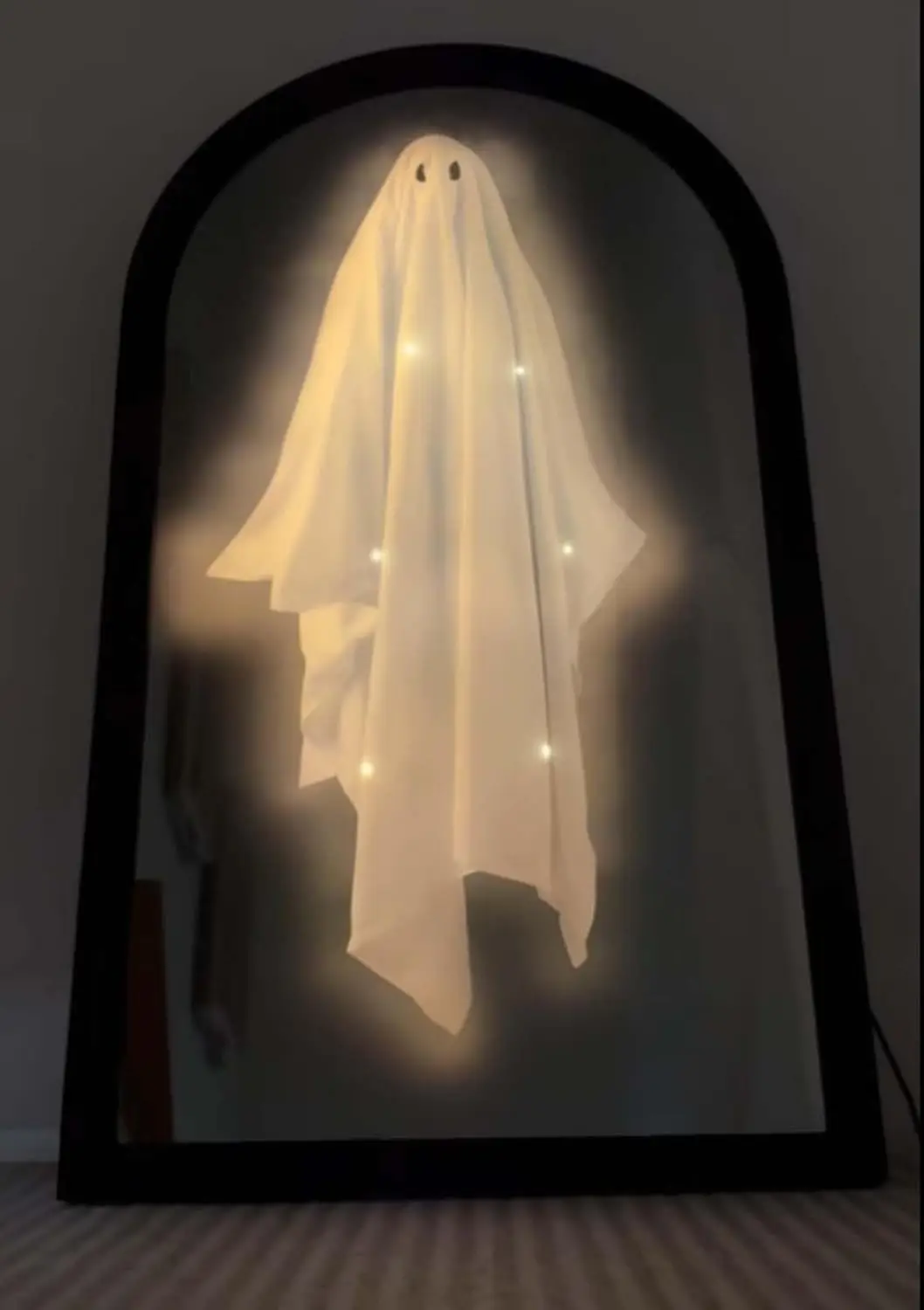 

2025 Halloween Hologram Ghost Mirror, Spooky Scary Ghosts for Halloween Decor Indoor, Halloween Room Decor, Hallowmas Party Supp
