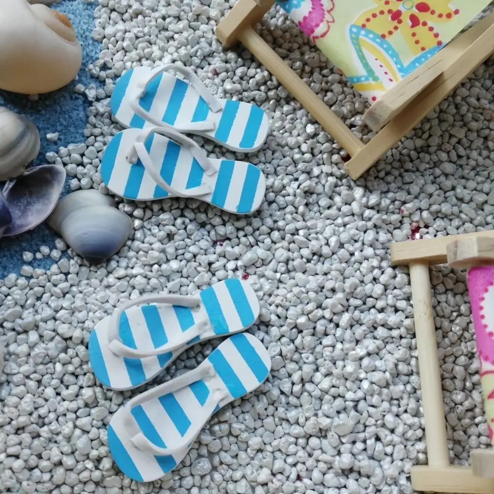 1 Pair 1:12 Dollhouse Dollhouse Flip Flops Simulated Wood Mini Casual Slippers Retro Mini Miniature Flip-flops DIY Toy