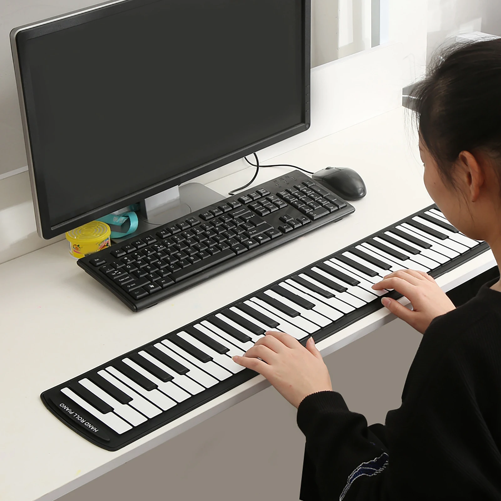 

Portable 61-Keys Roll up Soft Silicone Flexible Electronic Digital Music Keyboard Piano New Electronic Keyboard Piano