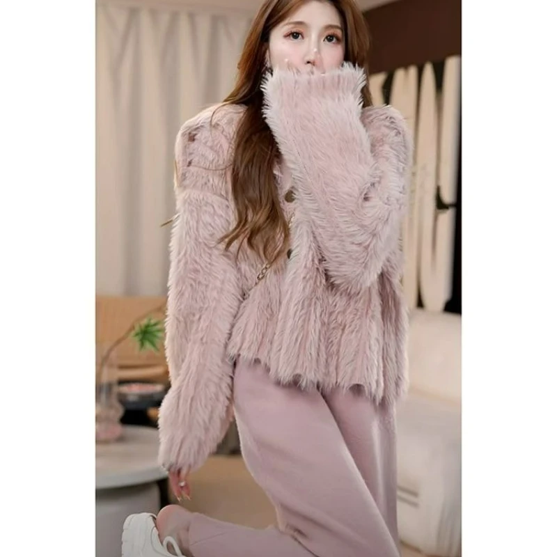 เสื้อคลุมไหมพรมมิงค์ถักทออย่างมีสไตล์ รุ่นใหม่สำหรับฤดูใบไม้ร่วงและฤดูหนาว เสื้อคลุมตัวนอกทรงหลวม เสื้อสเวตเตอร์หนาสำหรับผู้หญิง