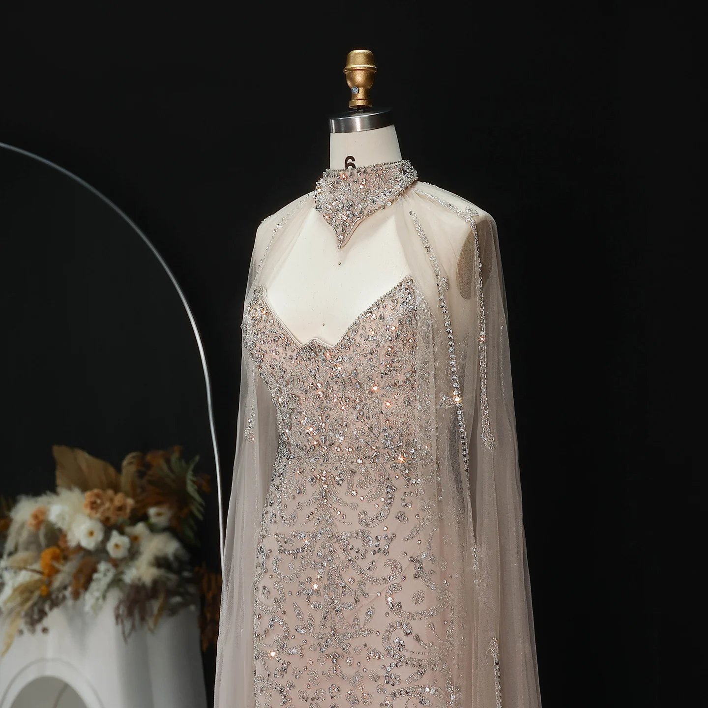 Sharon Said Luxuriöses Kristallperlen-Abendkleid mit Tüllumhang und hohem Schlitz, formelle Ballkleider, Dubai, elegant für Damen, SS135, maßgeschneidert – Detail 7