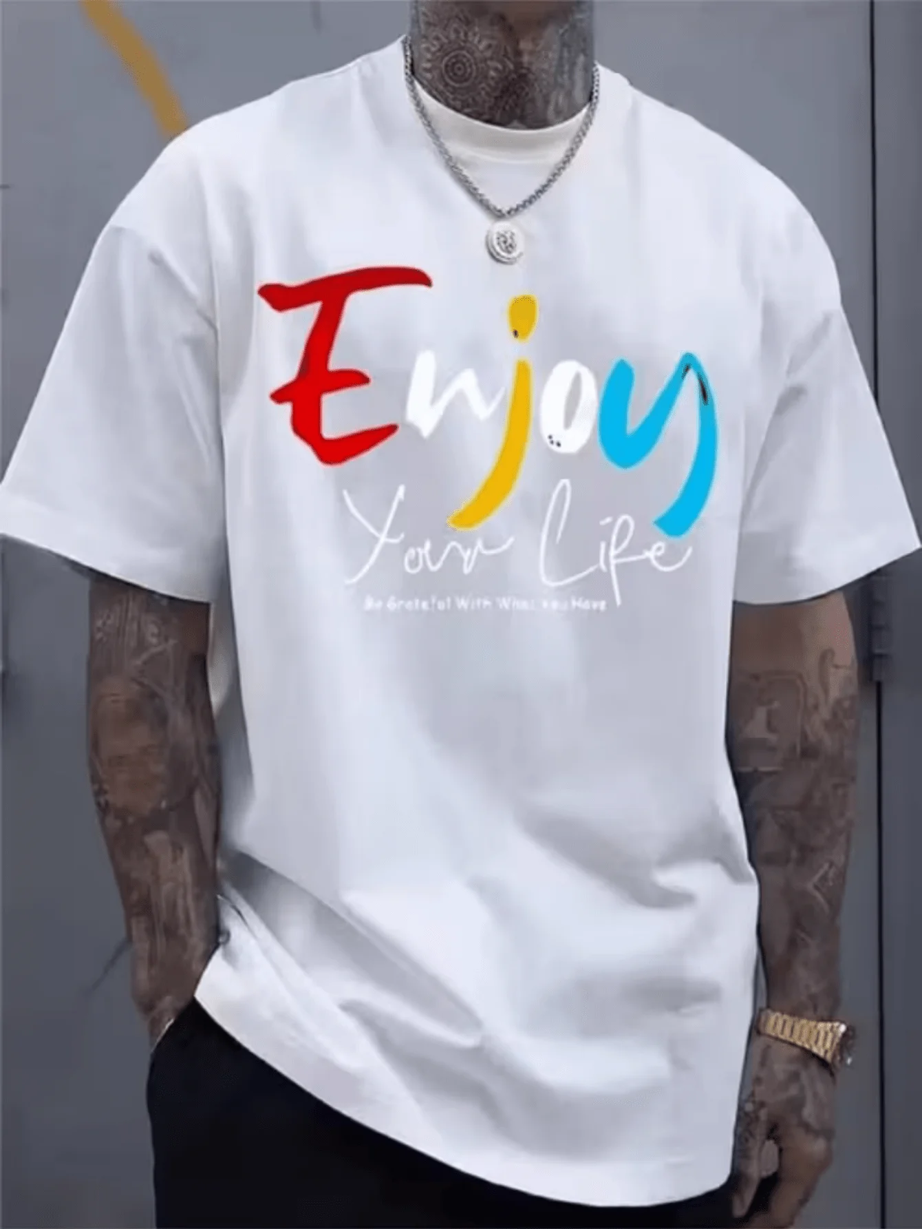 Enjoy Life Handwritten Print T-Shirt - Breathable Round-Neck Casual Summer Top, Suitable for Outdoor Wear, Machine Washable Style for a Personalized Fashion Look