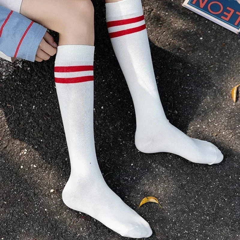 ญี่ปุ่น JK ลายถุงเท้ายาวหญิงสาวฝ้ายสีดําสีขาวเข่าสูงถุงน่องนักเรียนน่ารักสีทึบถุงเท้ายาว