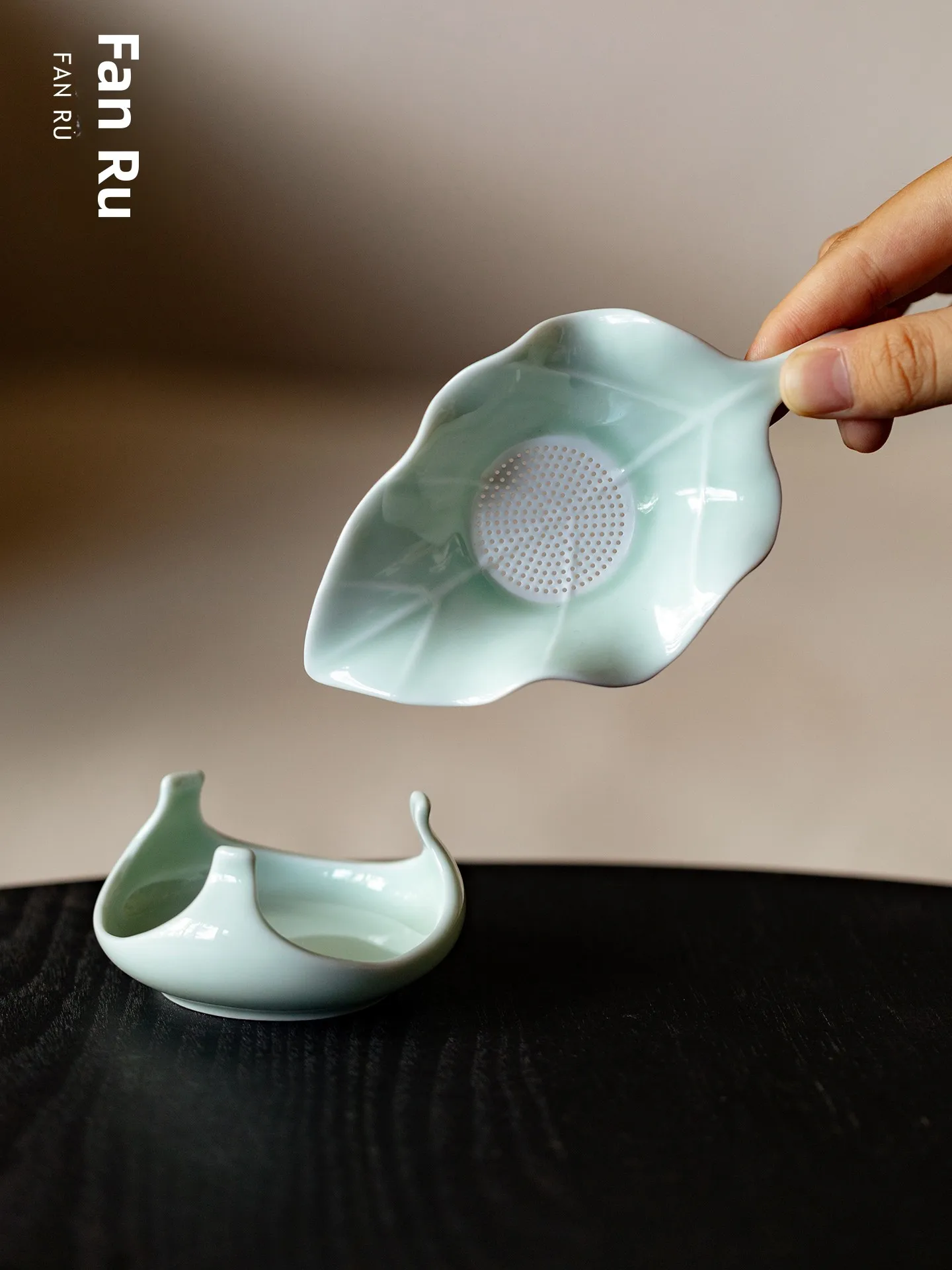 

Fanyu Ceramic One-Piece Tea Strainer for Tea Ceremony Home Use Tea Water Separation Filter Leaf Green Glaze Tea Accessories