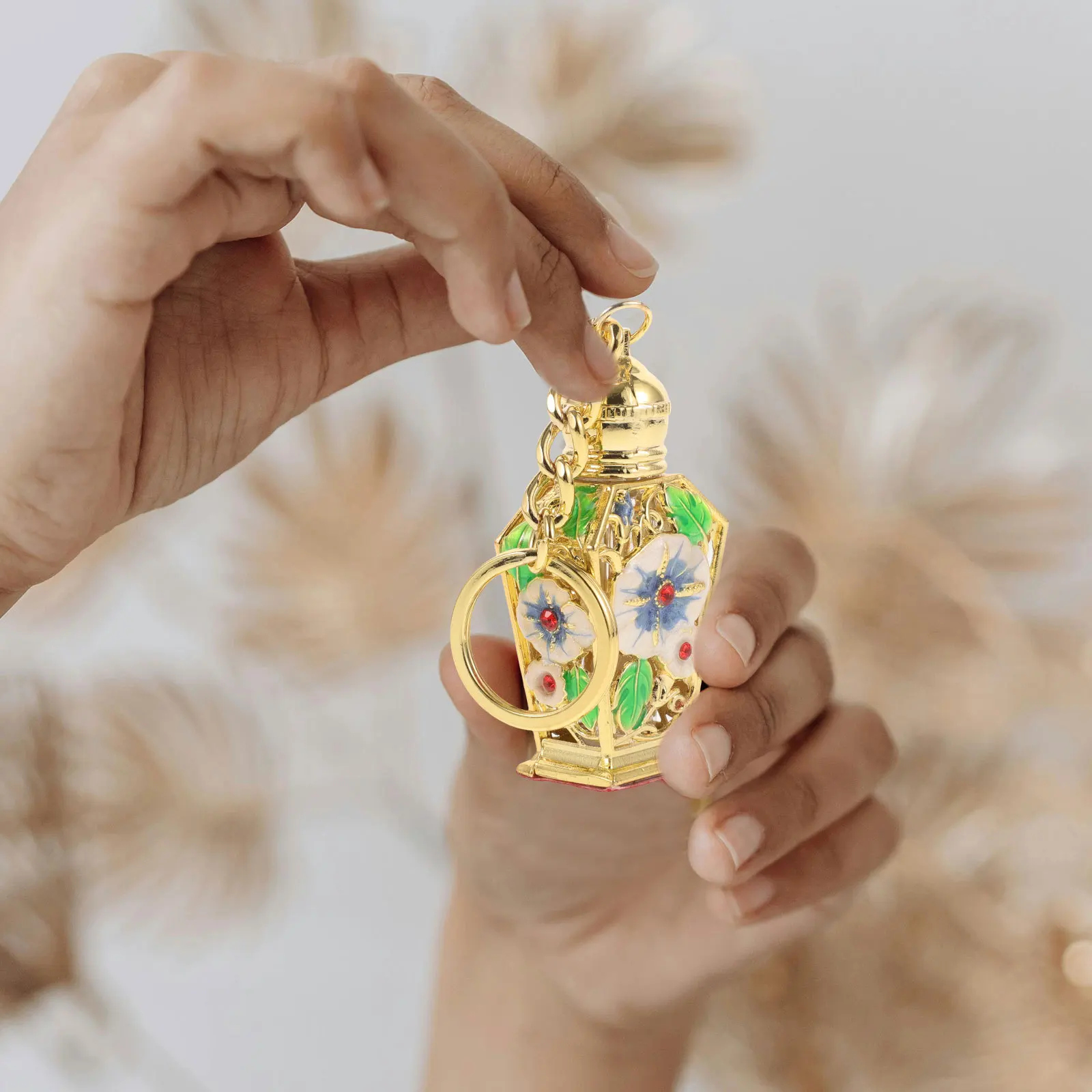 

Portable Crown Design Perfume Bottle Glass Zinc Alloy Refillable Essential Oil Bottle Travel Mini Fragrance Container