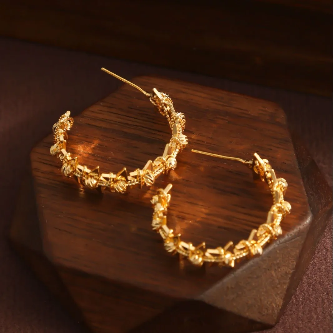 Simple and exaggerated fashionable C-shaped earrings, high-end brass semi-circular earrings, hollow five-pointed star earrings f