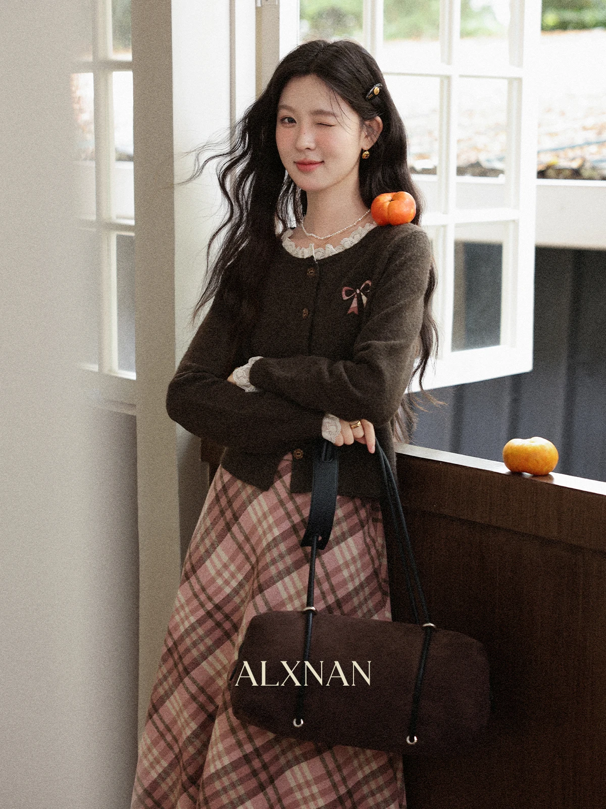 

ALXNAN Brown Knitted Sweater for Women Fake Two-piece Lace-spliced Single-breasted Pullover Autumn Loose-fit Casual Tops L57116