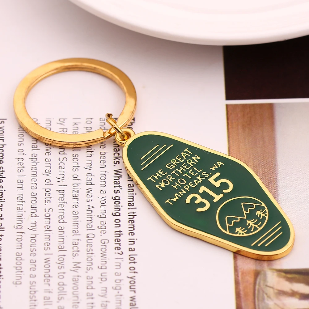 TV Show Twin Peaks Keychain Creative Metal Hang Tag Badge Pendant Keyring Car Backpack Key Holder Fashion Jewelry Accessories