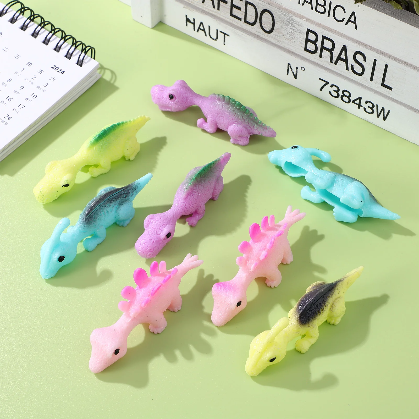 30pcs Finger Catapult Kids Toys Flick Dinosaurs Finger Dinosaurs Sling Shot Flying Games