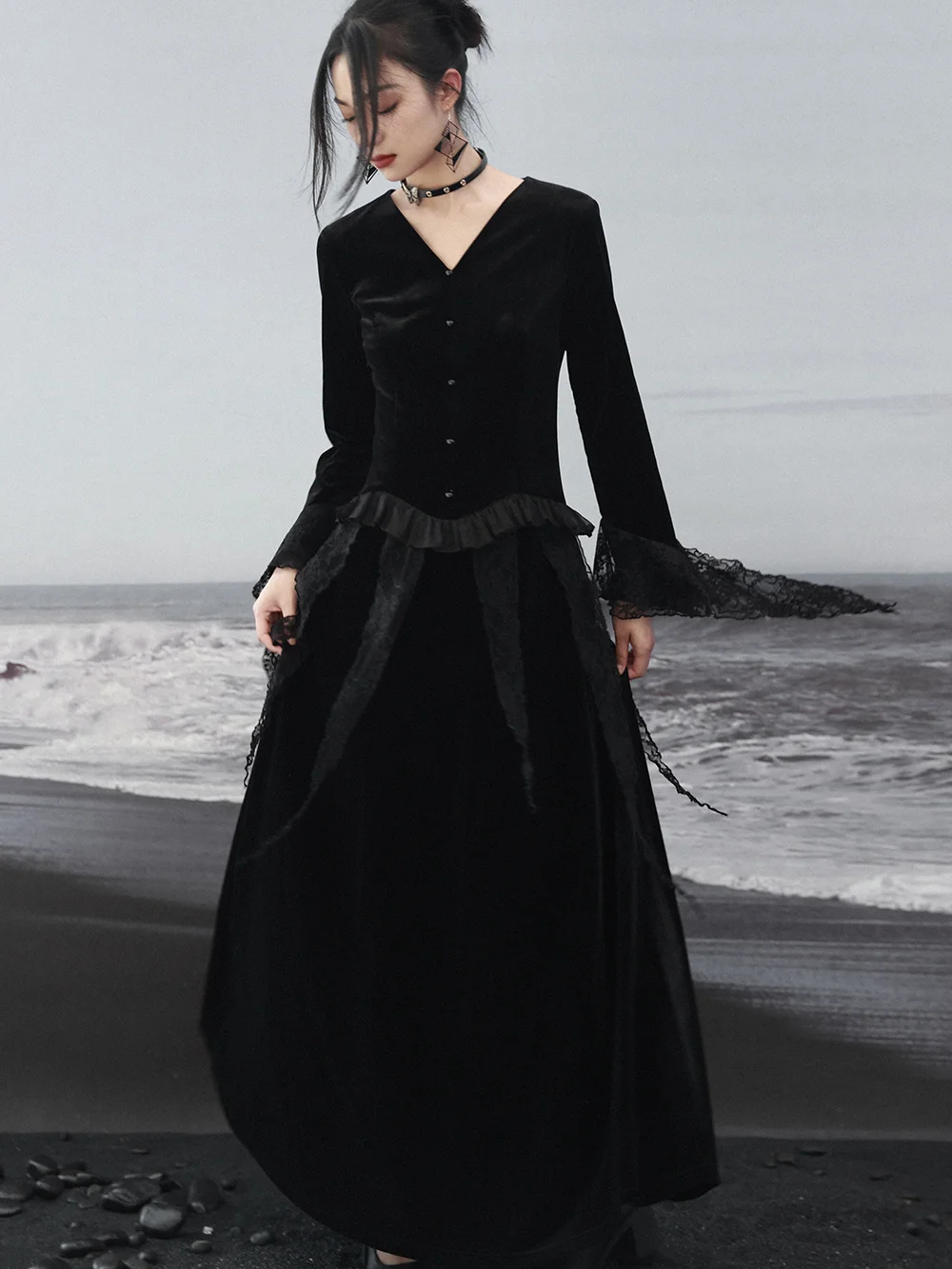 

Dark Fake Two-Piece Velvet Dress Women's Spring Gothic Style Lace Stitching Black Long New Chinese Cheongsam