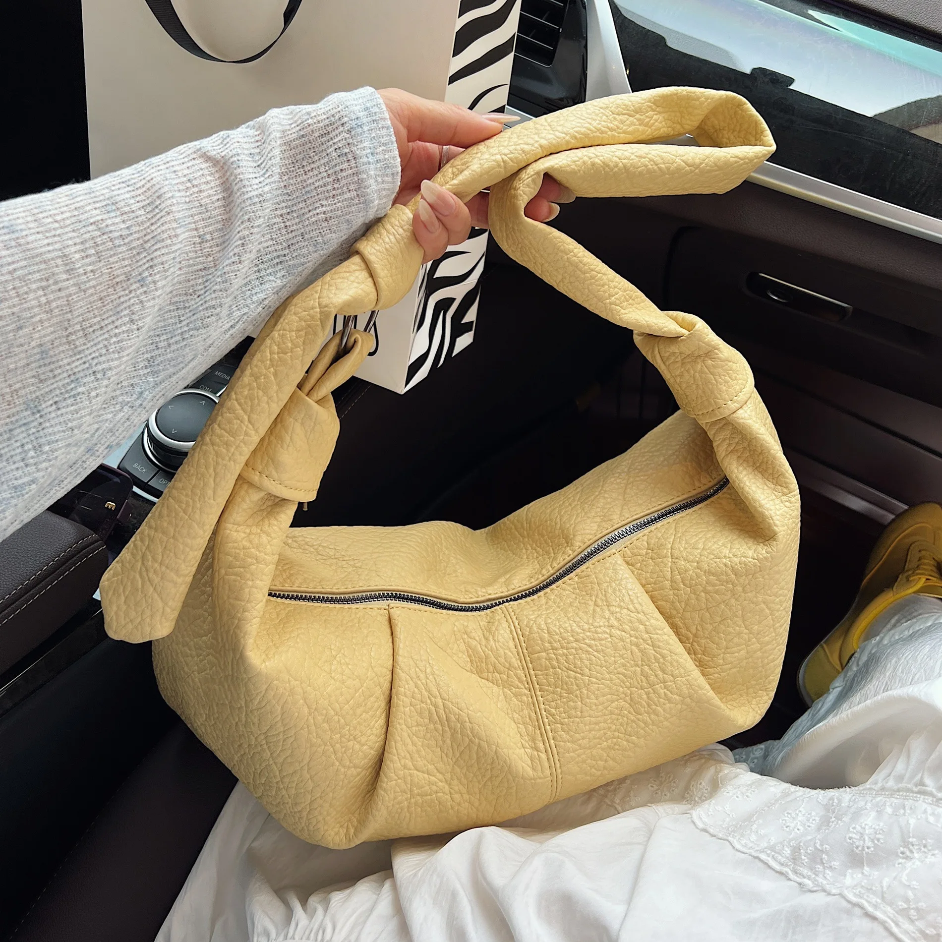 

Korean Pleated Bag Women's Retro Large Capacity Pu Handbags Fashion Casual Commuting Crossbody Pack White Shopping Shoulder Bags