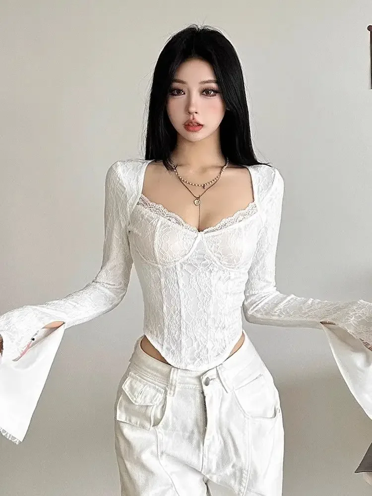 Camisetas dulces de encaje con cuello en V para chica picante americana, novedad de verano 2021, camiseta blanca que combina con todo, Top de cintura ajustada Irregular para mujer