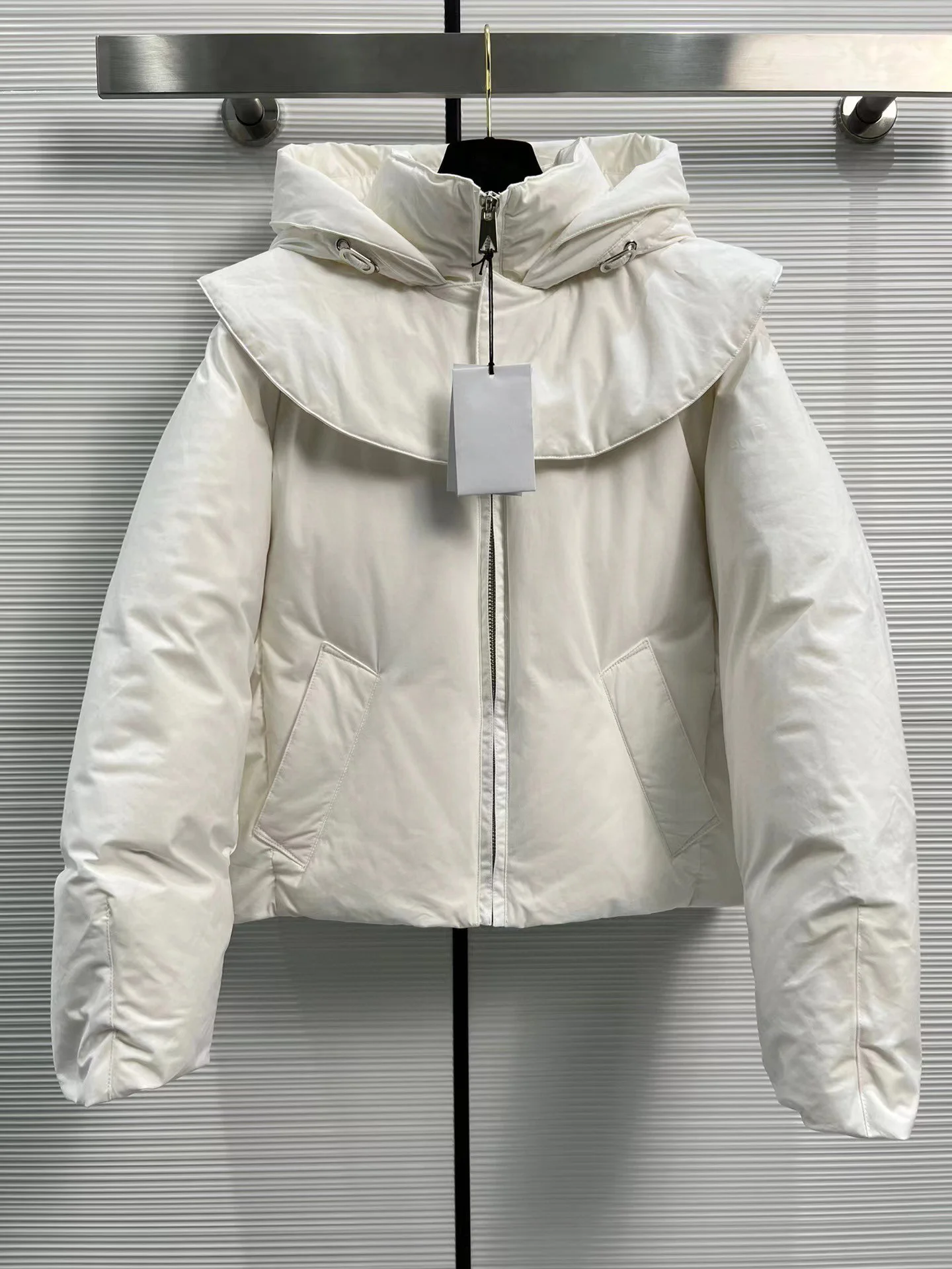 

2024 Women's Clothing Exquisite down jacket with fashionable cape design S3